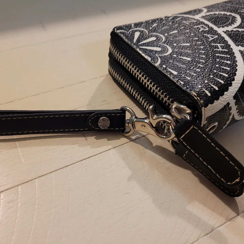 Isaac Mizrahi Black and White Patterned Wallet Wristlet - Picture 4 of 12